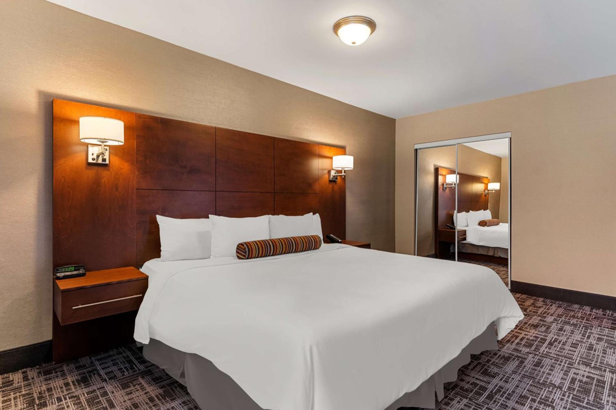 Best Western Ville-Marie Hotel & Suites Монреал Екстериор снимка